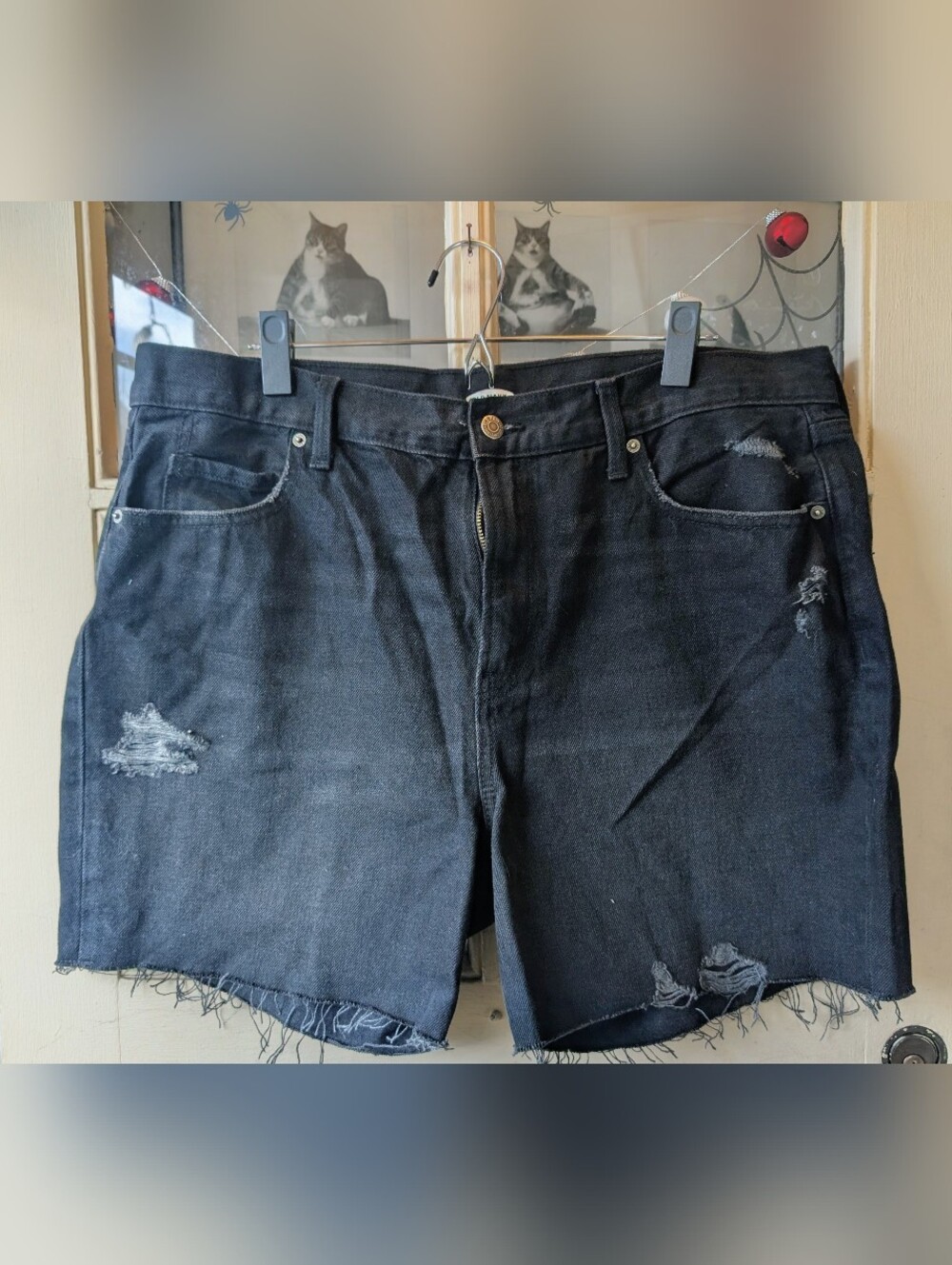 Old Navy Women's Black Denim Cut Off Shorts Size 14 Mid Rise 5-Pocket Raw Hem